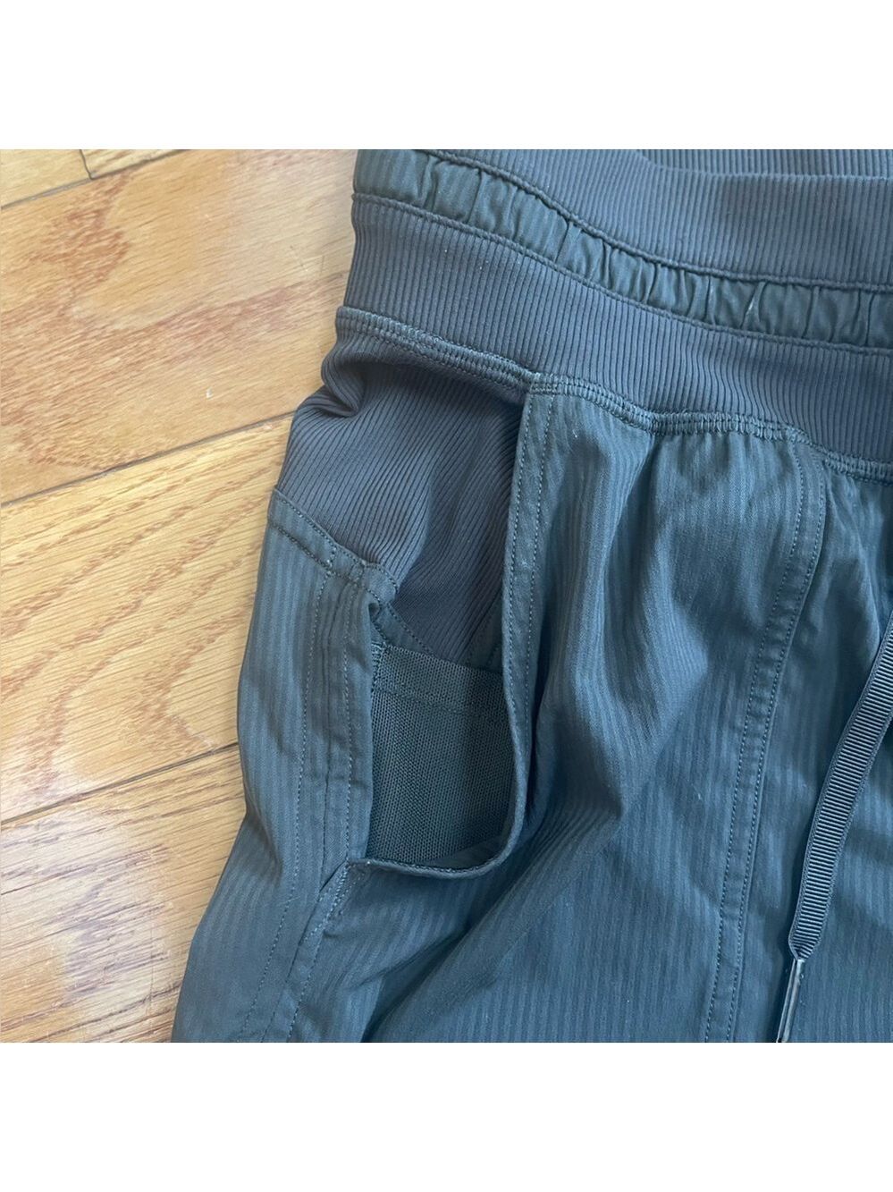 Lululemon Dance Studio Mid-Rise Khaki Green Athletic Pants Joggers Crop 25" Sz 4 - Picture 13 of 14